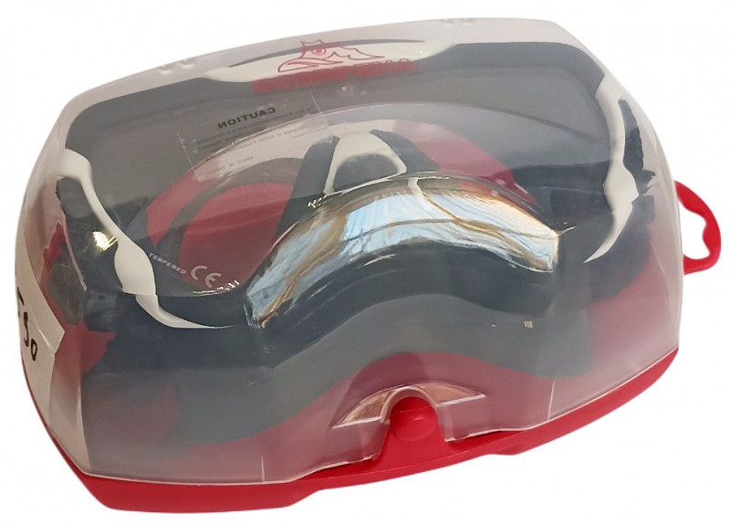 В комплекте пластиковый бокс для хранения и транспортировки маски.