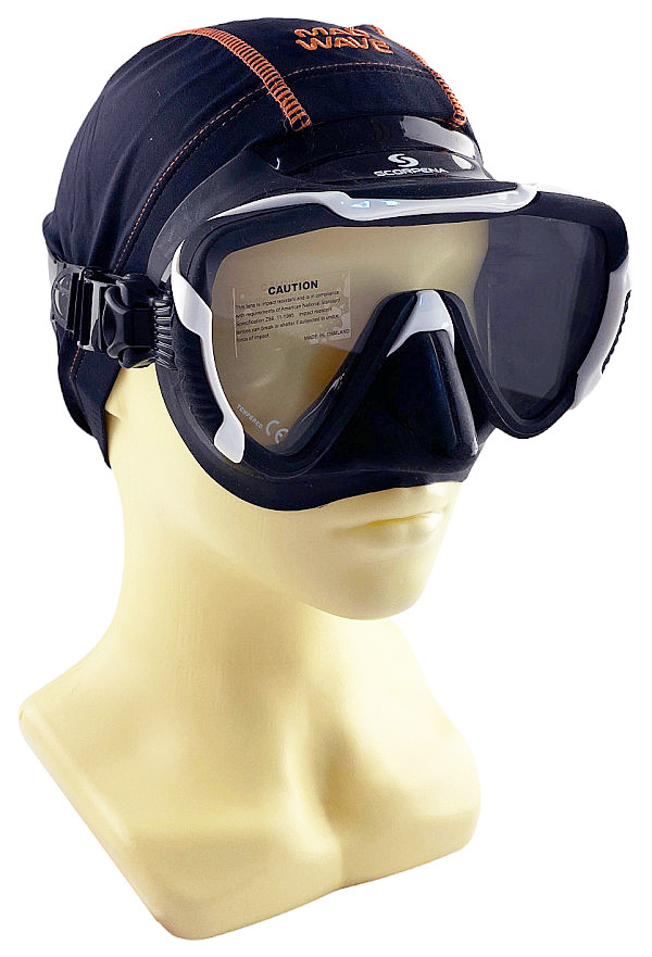 Маска обеспечивает широкий угол обзора, подходит на средние и широкие лица.