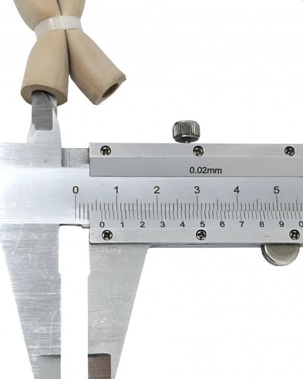 Внутренний диаметр - около 6мм.