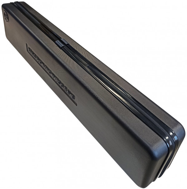 Дно чехла гладкое, удобно при путешествиях.