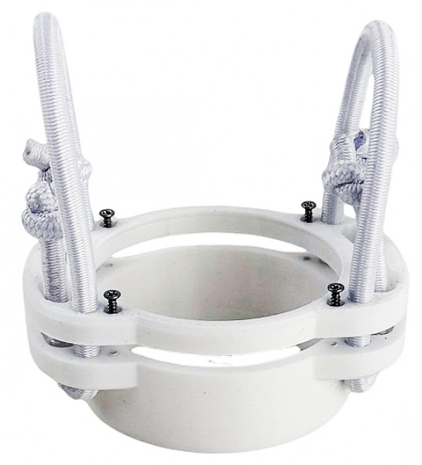 Держатель имеет съемную крышку снизу, прибор устанавливается внутрь и надежно зажимается этой крышкой, притянутой нержавеющими болтами (входят в комплект).