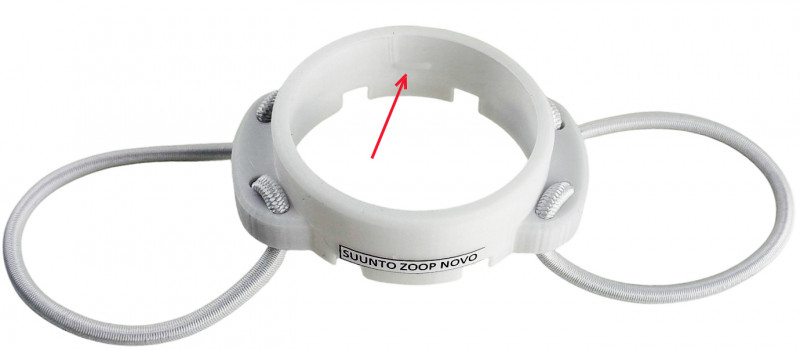 Компьютер крепится в держателе с помощью двух защелок по бокам.