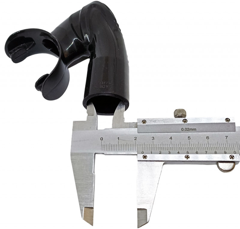 Диаметр внутреннего посадочного отверстия - около 2.4см, естественно тянется в разумных пределах.