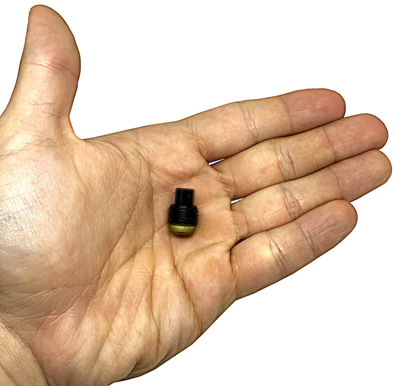 Внешний размер - примерно 1.8x1.2см. Перед покупкой рекомендуем внимательно сравнить характеристики товара с тем, что нужно заменить у вас.