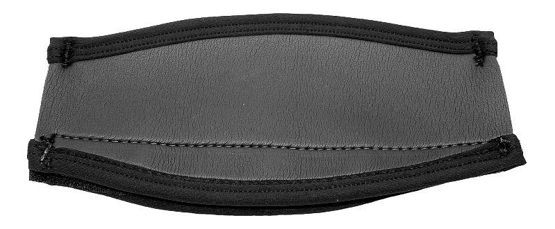 Снаружи гладкий неопрен, который дает красивый глянцевый эффект и позволяет более комфортно снимать и надевать ремешок маски на волосы.