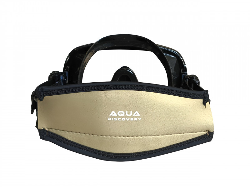 Снижет давление ремешка макси на затылочную часть головы. Убирает неприятное воздействие на волосы при надевании маски. С таким ярким оголовником потерянную маску будет легче найти. А упавшая в воде маска не полетит камнем в бездну, а будет плавно спускаться как на парашюте, давая возможность ее ухватить.