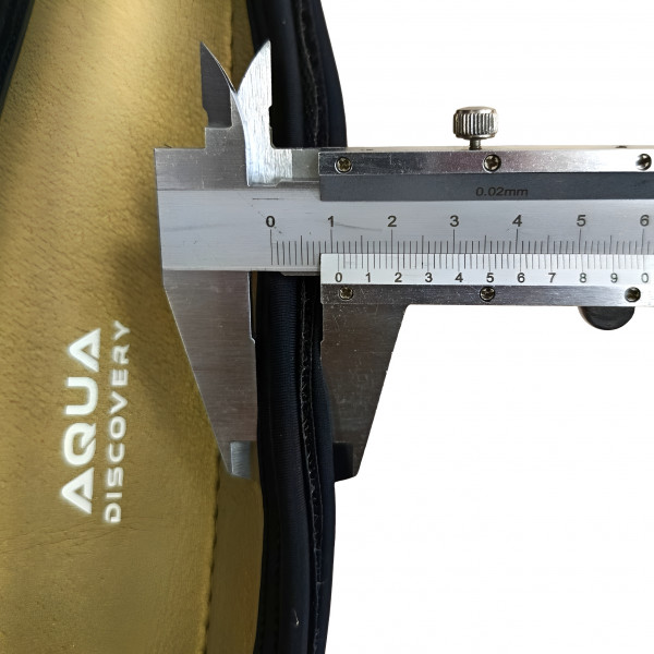 Толщина оголовника в месте соединения липучек - приблизительно 1.5см.