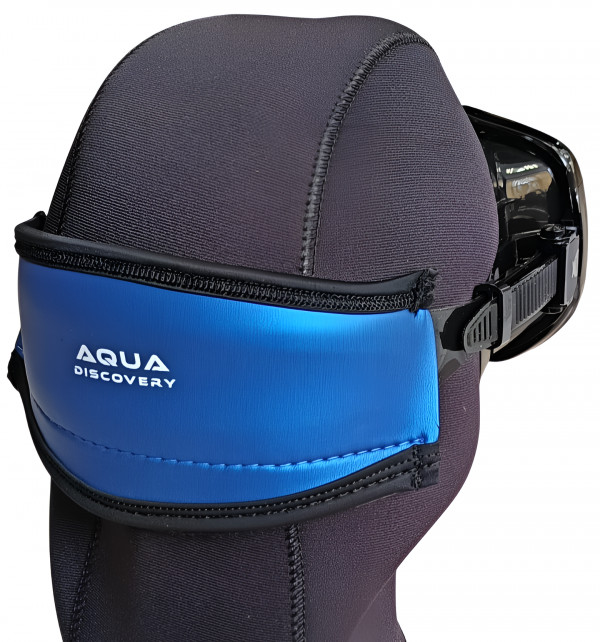 Неопрен обладает хорошей эластичностью, благодаря чему оголовник плотно облегает голову и надежно удерживает ремешок маски. Все смотрится стильно, элегантно. Оголовник - это еще и отличное место, чтобы подписать маску, а заодно и себя для напарника под водой.