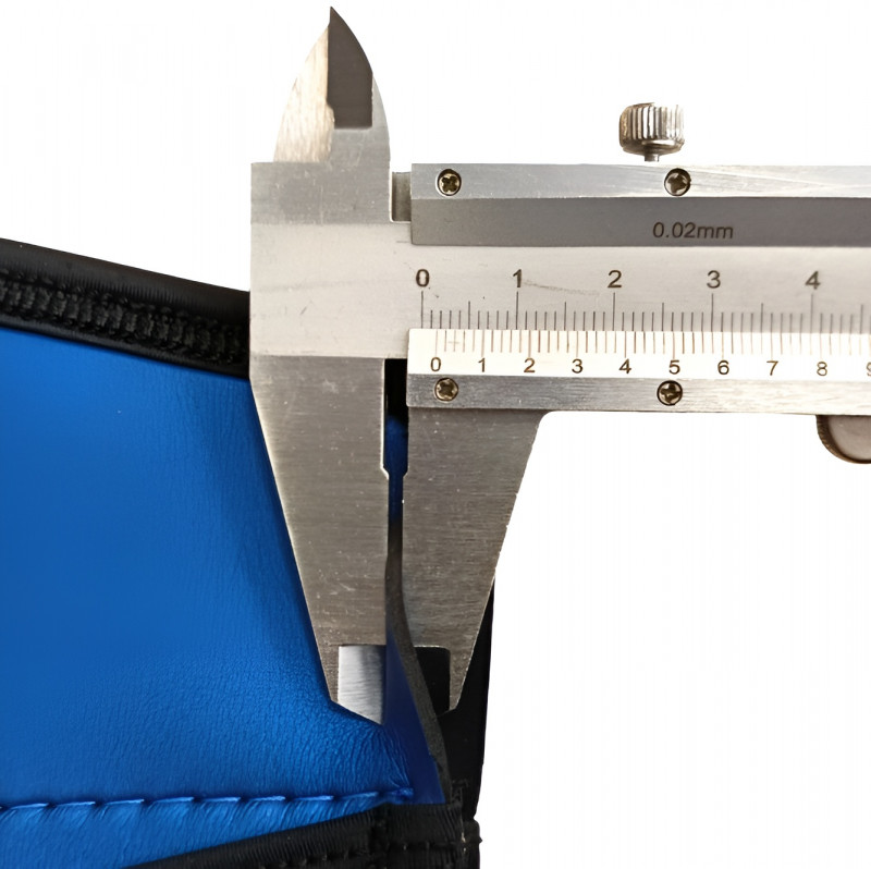 Толщина неопрена - около 2мм.