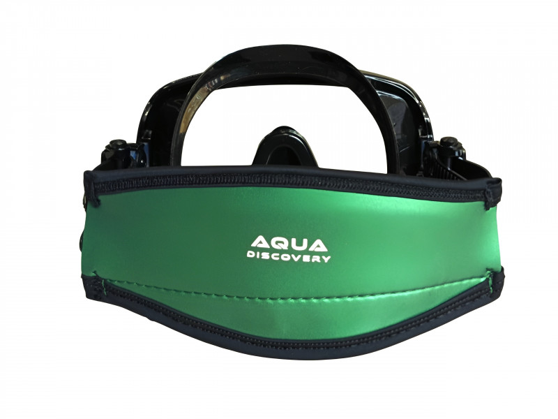 Снижет давление ремешка макси на затылочную часть головы. Убирает неприятное воздействие на волосы при надевании маски. С таким ярким оголовником потерянную маску будет легче найти. А упавшая в воде маска не полетит камнем в бездну, а будет плавно спускаться как на парашюте, давая возможность ее ухватить.