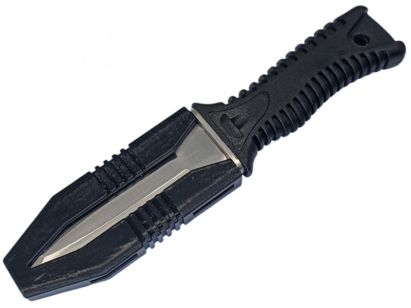 Компактный, но не слишком маленький, размер позволяет использовать нож как в качестве основного, так и резервного. Внешний габарит в ножнах - около 22.5x5см.