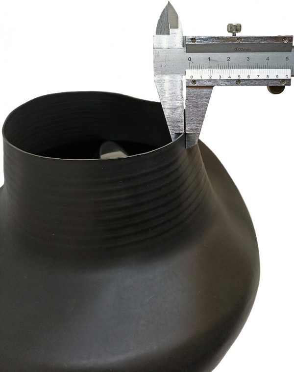 Толщины манжеты в районе края шеи около1мм.