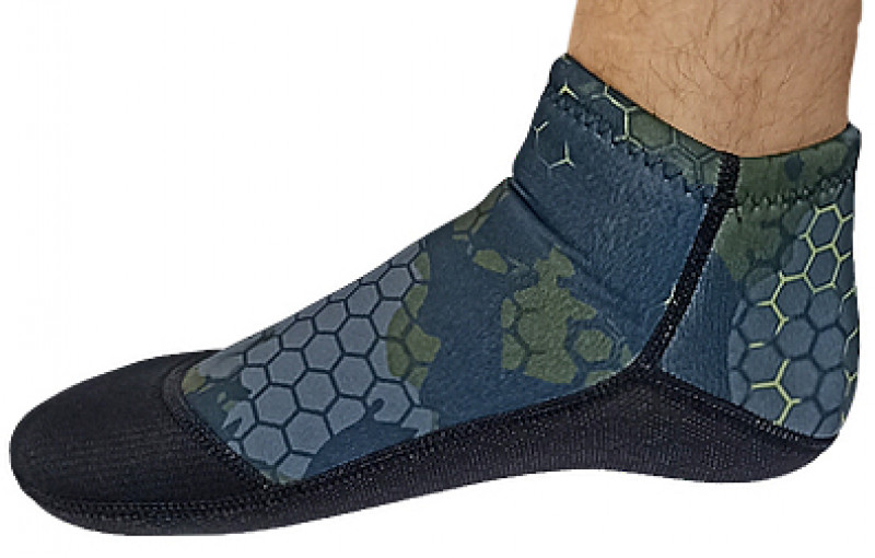 Простой крой носков, позволяющий их легче надевать и снимать.