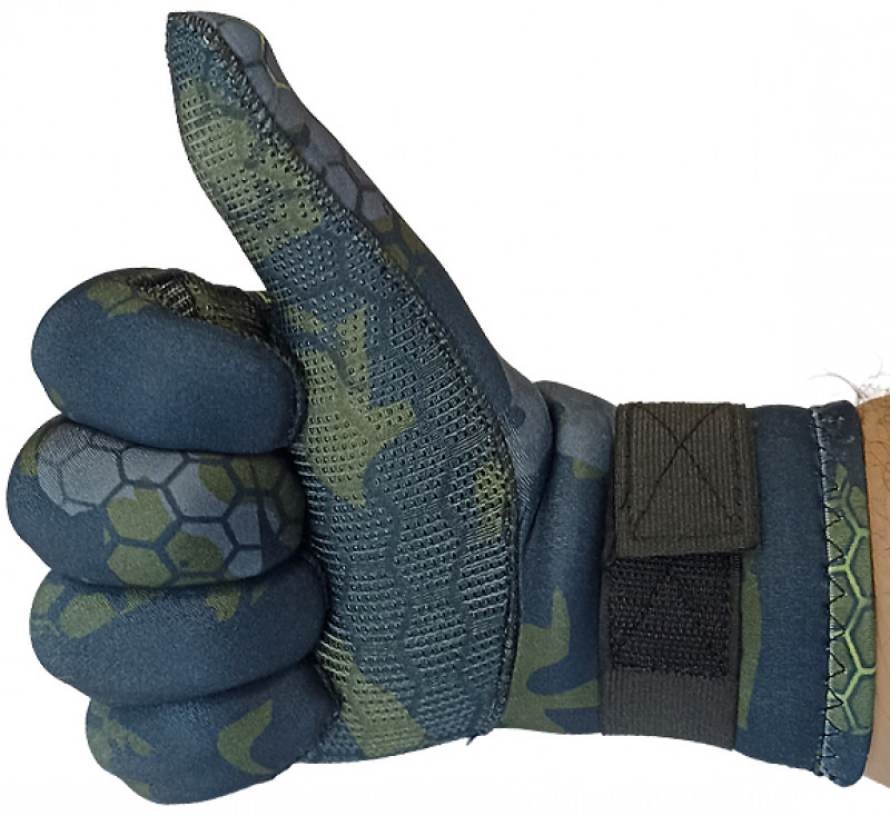 Выкройка перчаток создавалась с учетом анатомических особенностей строения правой и левой рук.