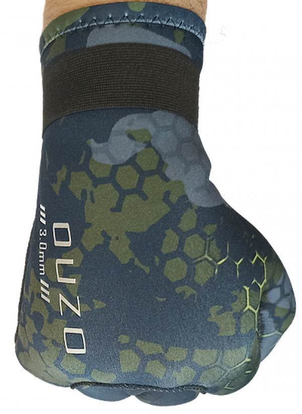 На внешней стороне ладони изображен логотип компании производителя и толщина изделия.