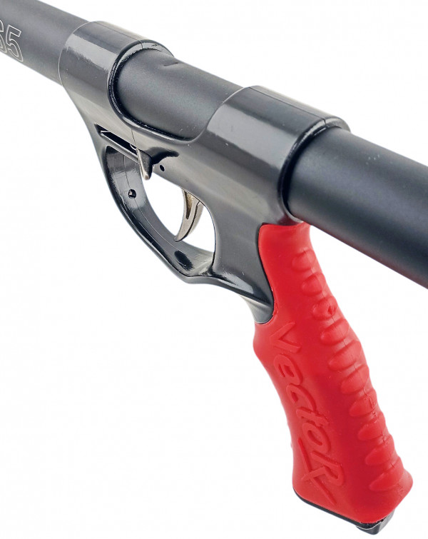 Надежный стальной боковой линесброс блокируется спусковым крючком, усилие для выстрела достаточно мягкое.