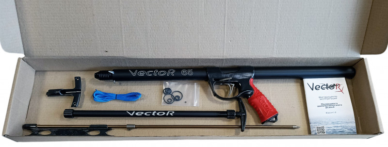 Продается в фирменной картонной коробке производителя. В комплекте есть практически все необходимое для начала охоты (ружье, гарпун с бегунком, фирменное мотовило линя VECTOR, насос, линь, заряжалка, ЗИП, инструкция). Не хватает только наконечника и приличного чехла.