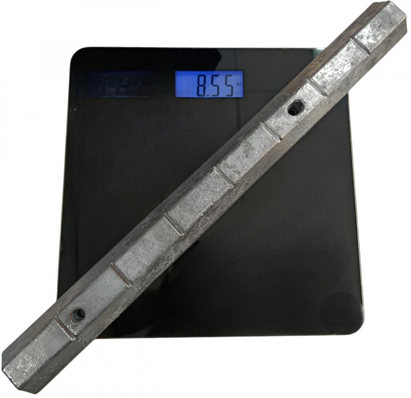 Несмотря на заявленные 8кг, некоторые экземпляры на весах показывают до 8.5кг. Производителем груза традиционно заявлена погрешность +/- 5% от номинала.