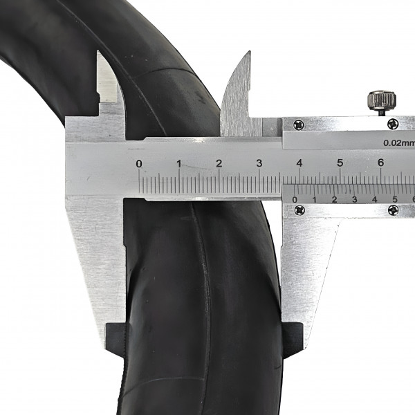 Диаметр около 3.9см, это значение может меняться, так как грузы ручного производства.