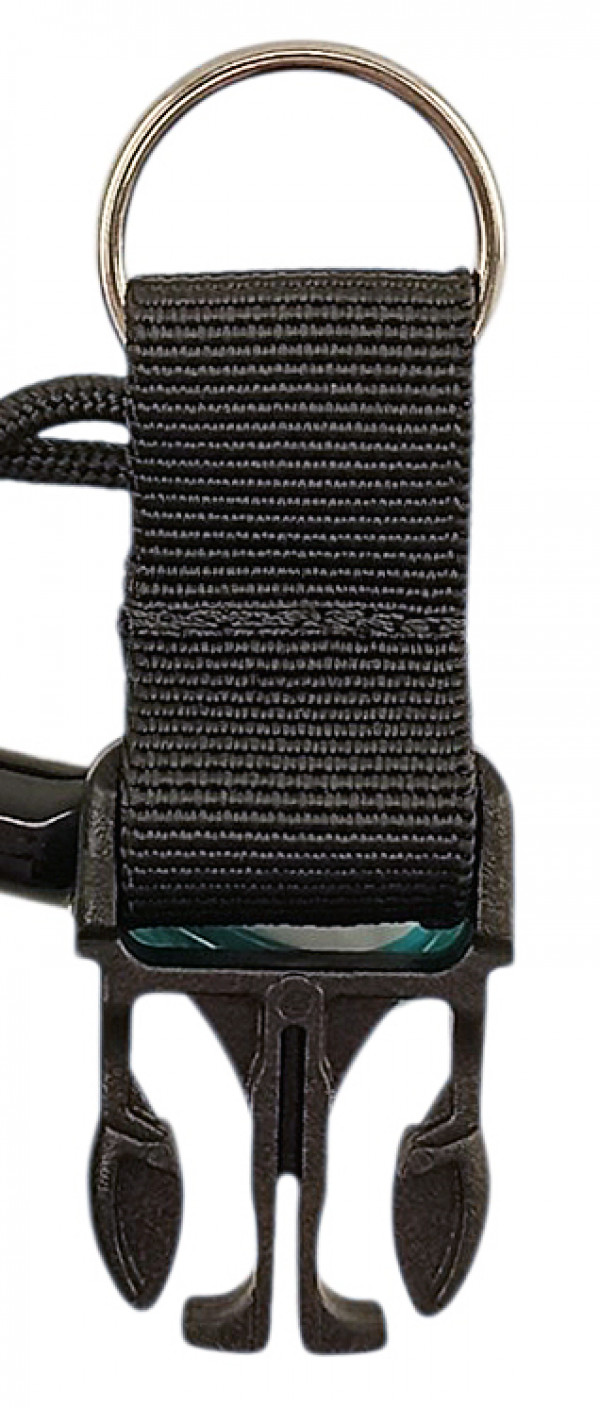 С другой стороны пружинного ремешка - стальное кольцо для крепления оборудования к ретрактору.