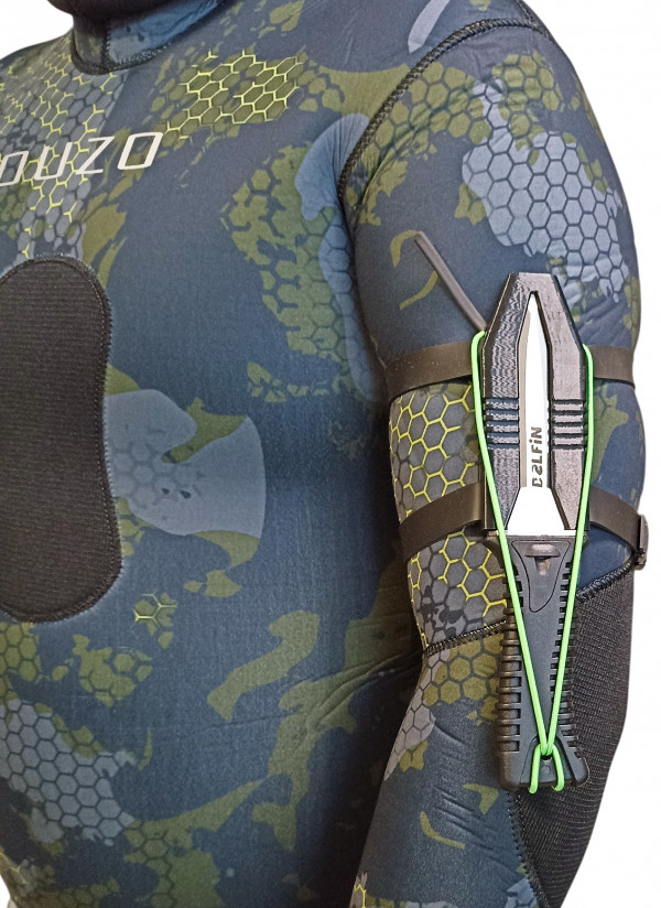 Венгерка - темляк дополнительно фиксирует нож в ножнах.