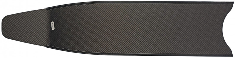 Типовая лопасть с красивым изгибом и «мозаичным» рисунком карбона для настоящих ценителей мягкого ныряния в экономичном режиме.