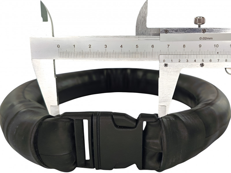 Длина пряжки составляет 6.7см.