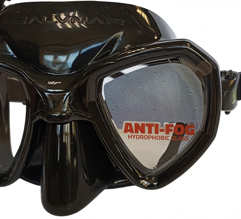 Запатентованная SALVIMAR технология нанесения на внутреннюю поверхность линз предотвращает запотевание без дополнительных обработок.