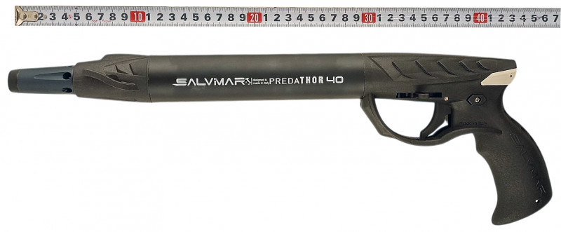 Габаритная длина ружья от края надульника до выступающего края ручки около 46 сантиметров.