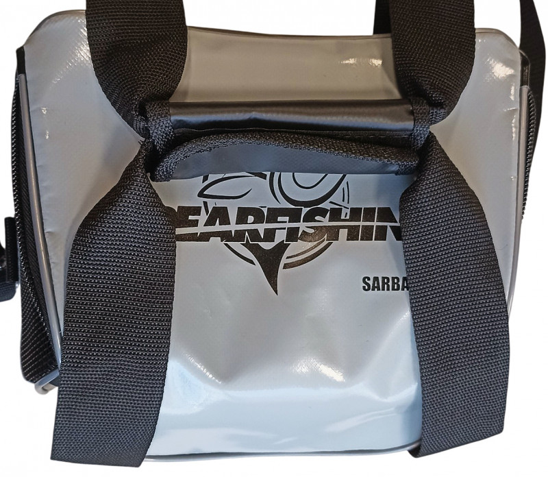 Широкая накладка, объединяющая 2 ручки в одну, для удобства переноски.