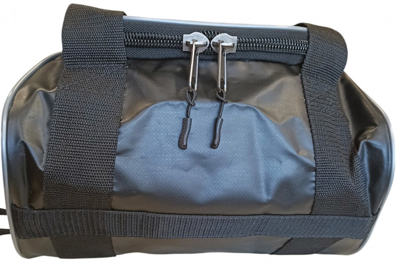 Ручки пропущены под дном и прошиты по всему обхвату сумки, для большей прочности.