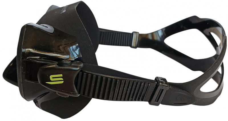 Маска оснащена регулируемыми пряжками с микрометрической системой регулировки.