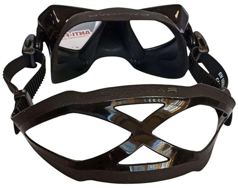 Широкий затылочный ремешок из мягкого силикона надежно удержит маску на вашей голове.