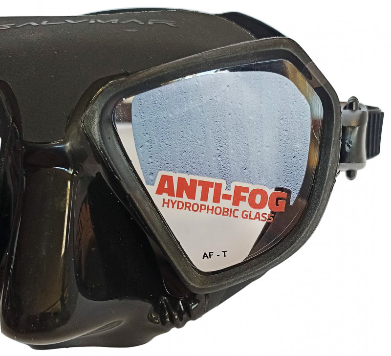 Запатентованная SALVIMAR технология нанесения на внутреннюю поверхность линз предотвращает запотевание без дополнительных обработок.