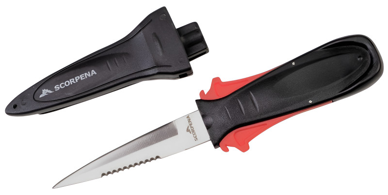 Форма лезвия - стилет, на одной стороне которого ровная заточка, а на другой - серрейторная (пилообразная). Компактный размер (в ножнах - 19x4см) позволяет использовать нож, как в качестве основного, так и в качестве резервного.