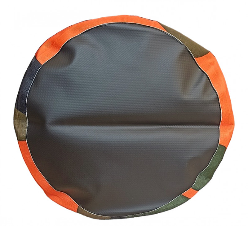 Дно круглого сечения. Диаметр - около 18см.