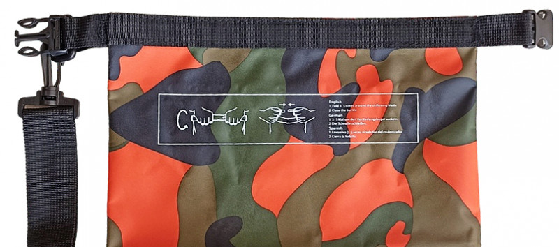 Верх мешка сворачивается на 2-3 оборота, создает надежный барьер и обеспечивает многократное использование без потери герметичности.