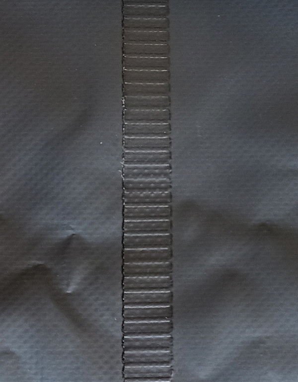 Швы соединены методом термопрессовки для особой герметичности и прочности.