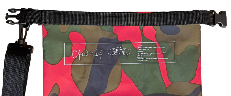 Верх мешка сворачивается на 2-3 оборота, создает надежный барьер и обеспечивает многократное использование без потери герметичности.