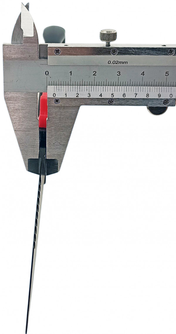 Максимальная толщины лезвия ближе к рукоятке - 3мм.