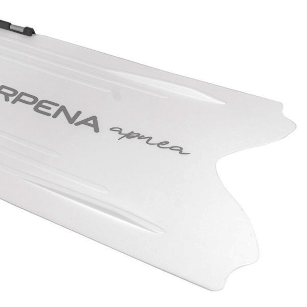 На конце рабочей части лопасти есть небольшие «направляющие», которые будут стабилизировать лопасть в водном пространстве.