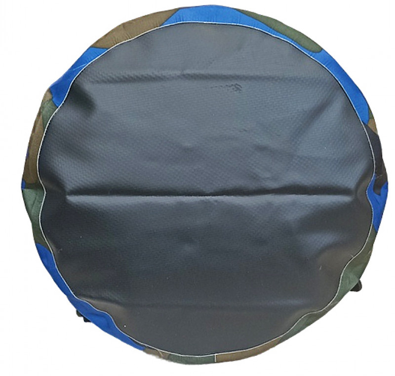 Дно круглого сечения. Диаметр - около 22см.