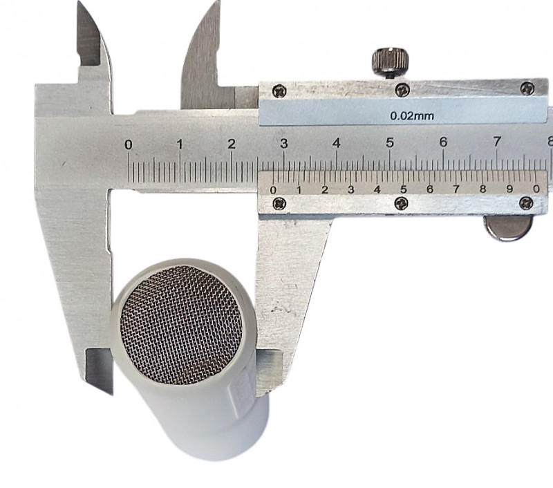 Внешний диаметр - 2.8см, отверстия в сетке менее 0.5мм.