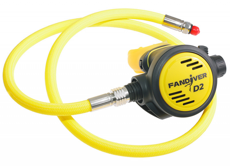 Легкий яркий профессиональный октопус «D2» от российской компании FANDIVER. Рожден в США, произведен в Китае и ничуть не уступает качеством известным брендам. Сбалансированный механизм с встроенным теплообменником создан для погружений в холодной воде. Фронтальная ширина крышки (диаметр) - около 71мм. Оснащен двумя типами регулировки (инжекции Вентури и усилия на вдох), которые в разумных пределах помогут настроить автомат под ваши предпочтения.