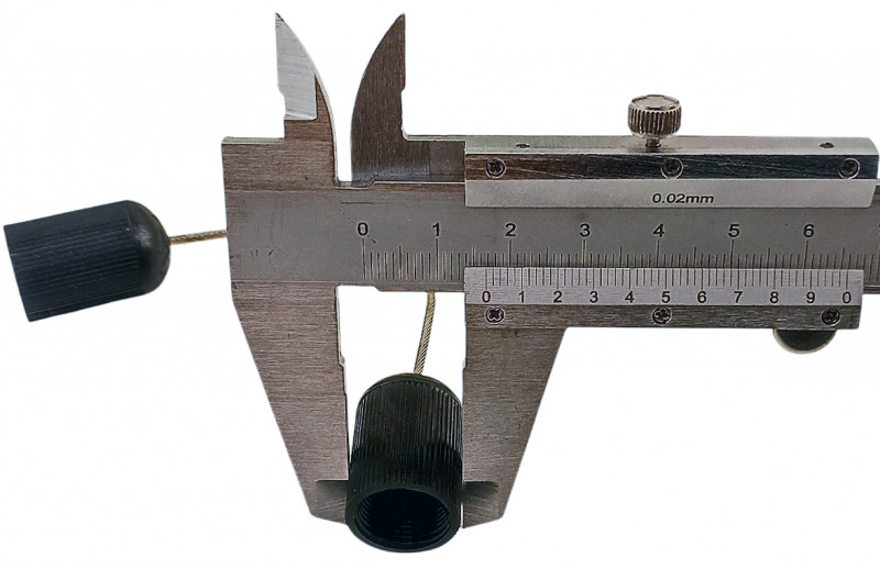 Внешний максимальный диаметр пластиковых бобышек - около 1.7см.