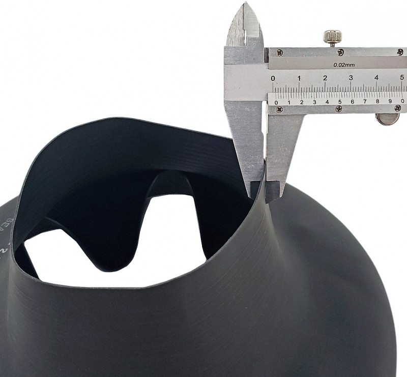 Толщины манжеты в районе края шеи около 1мм.