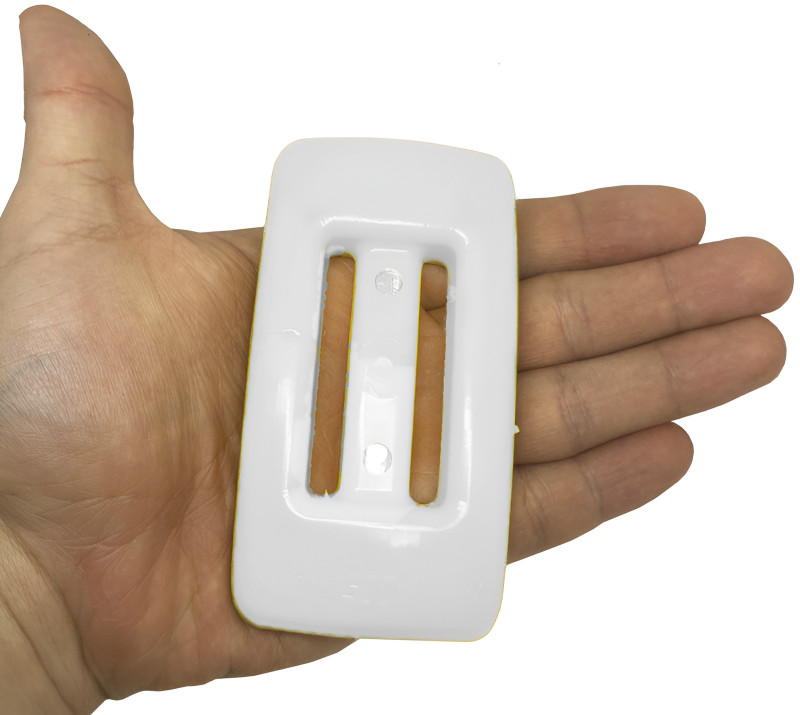 Внешний габарит груза - примерно 10х5х2см. Вес около 0.5кг. Он чуть больше аналогов из-за толщины полимерного покрытия.