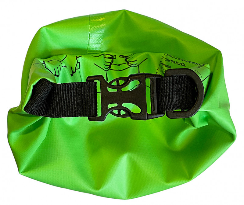 Свернутый клапан фиксируется пряжкой «фастекс» на ремнях из армированной ткани с повышенной прочностью на разрыв. Пряжка-фастекс выполнена из ударопрочного и морозостойкого пластика.