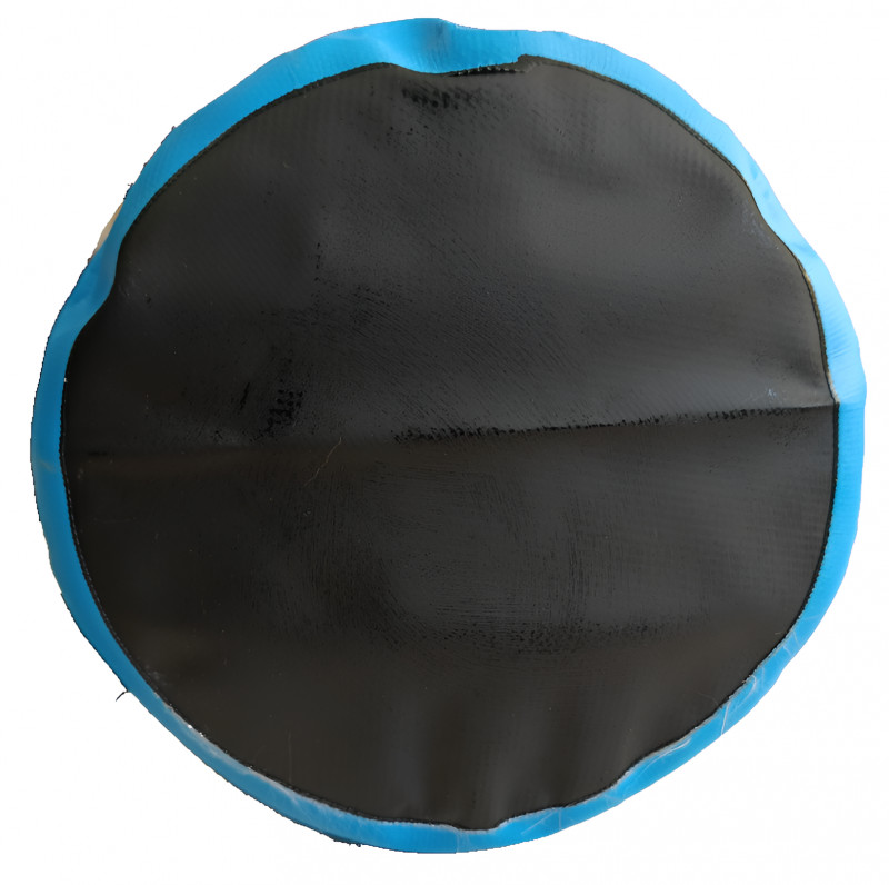 Дно имеет круглое сечение. Диаметр - около 19см.