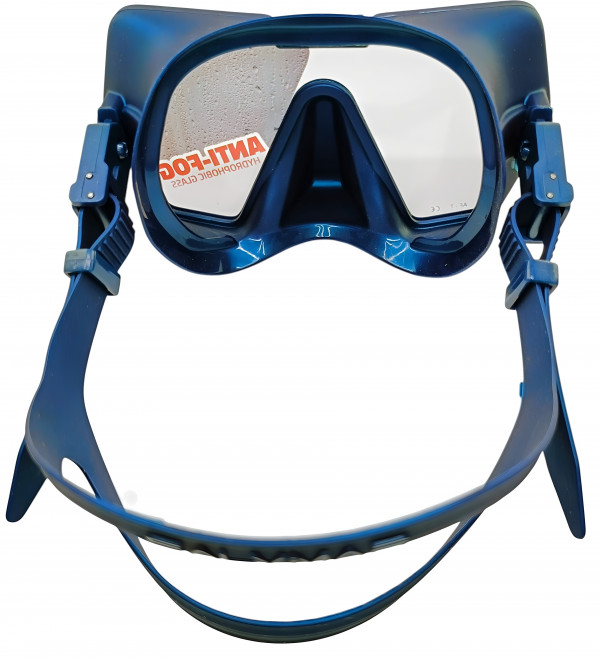 Мягкий силикон ремешка и его широкая форма обеспечивают идеальную посадку: маска не сползет и не будет давить.
